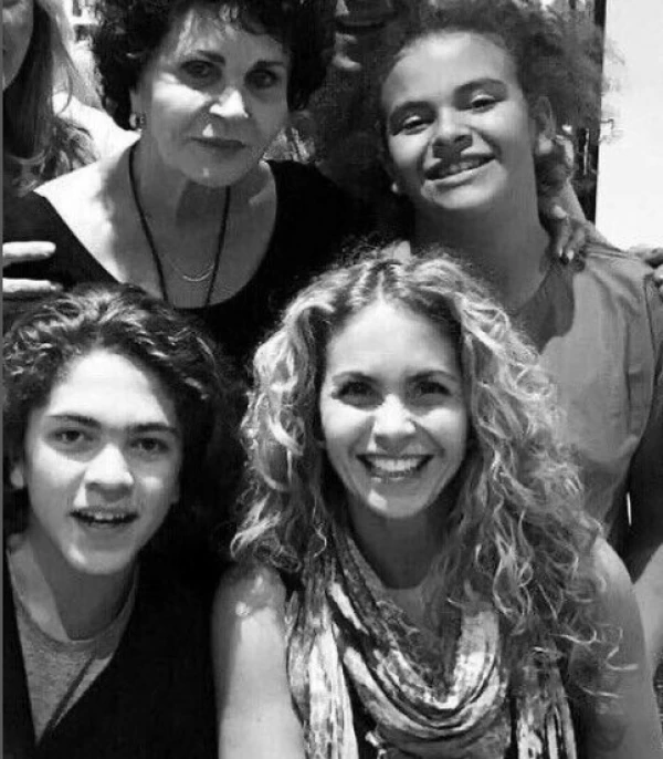 Lucero y su familia