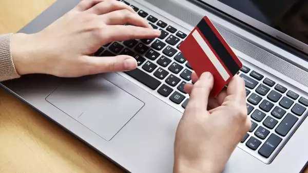 Los tiempos de ocio dan oportunidad para que los usuarios realicen compras de productos que no necesitan.