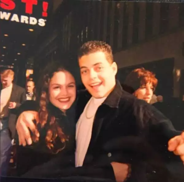 Rachel Bilson y Rami Malek.