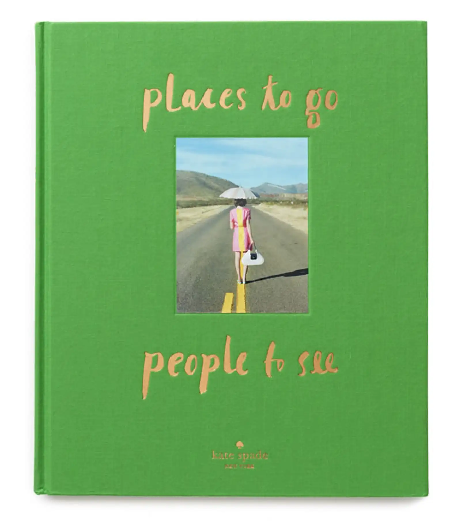 Con la estética que ha hecho famosa a Kate Spade, `Places to go, people to see´ es un libro que se inspira en los viajes, las experiencias y los descubrimientos que vienen con ellos. La selección fotográfica es increíble.