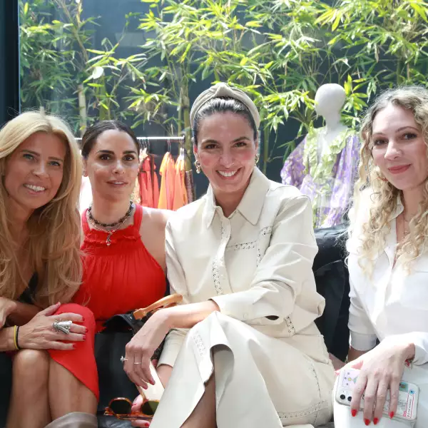 HILDA CALDERON DESFILE