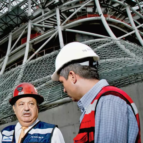 Los ingenieros que trabajan con Carlos Slim son expertos en rescatar zonas que perdieron su función original. En Plaza Carso laborarán 25,000 personas, 15 veces más que las que había en la llantera.