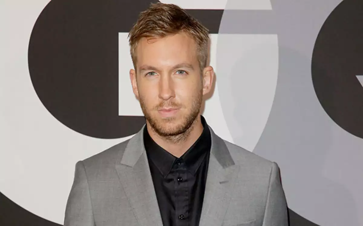 El dj impactó la puerta de su camioneta contra una pared tras intentar alejarse rápidamente de unos paparazzi que le preguntaban sobre su situación sentimental actual.