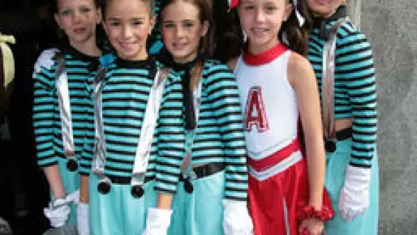 Marcela Chavez y Alumnas