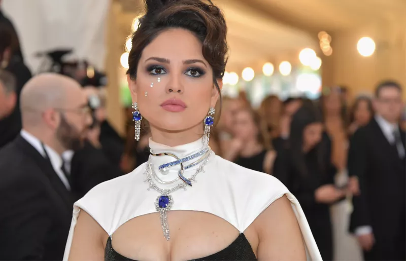 Eiza-Gonzalez-Destacda-Met-Gala
