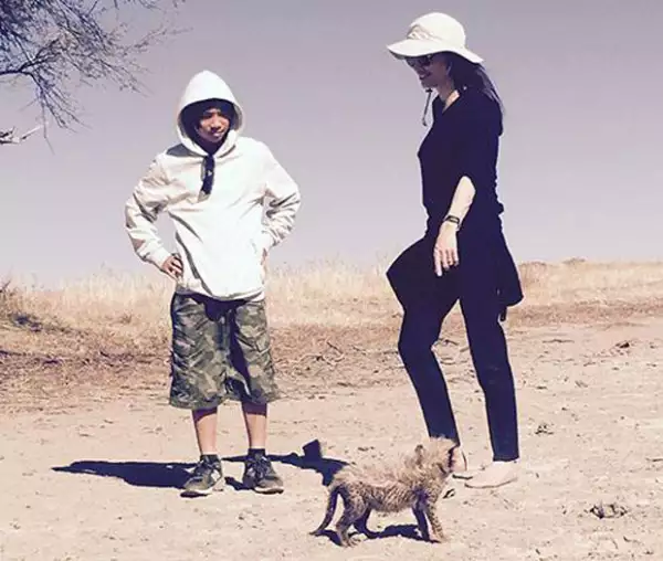 Pax acompañó a su mamá en este viaje altruista.