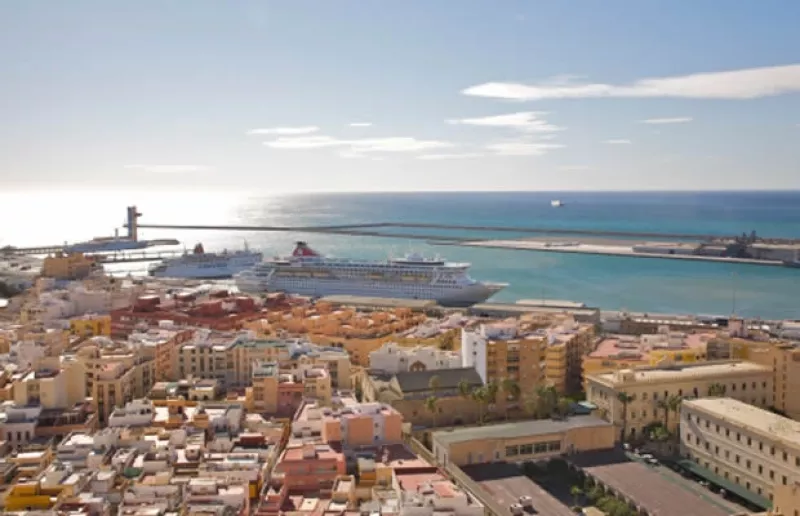 Los Príncipes de Suecia y los Príncipes de Holanda, casualmente ambos herederos a la corona de sus respectivos países, pasaron sus vacaciones en Almería, España.