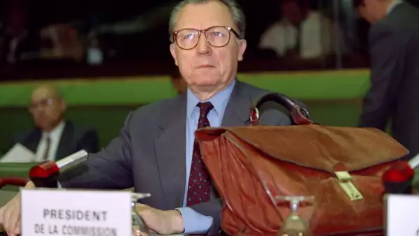 Jacques Delors, Presidente de la Comisión de la Unión Europea, asiste a una reunión en el Consejo de Ministros de Asuntos Económicos y Finanzas en Luxemburgo, el 11 de octubre de 1994. El expresidente de la Comisión de la UE, Jacques Delors, murió el 27 de diciembre de 2023, anunció el alcalde de Lille y su hija Martine Aubry a la AFP.