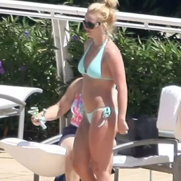 En Miami también eligió un traje color menta, y lució una figura muy diferente a la que se le había visto desde haber tenido a Sean Preston y Jayden James.