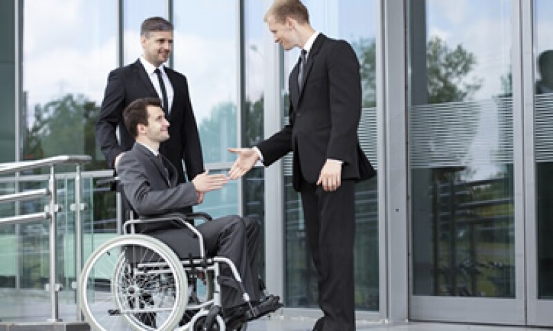 Un paso importante al incluir personas con discapacidad en tu plantilla, es concientizar al personal de recursos humanos para que sean sensibles desde el reclutamiento. (Foto: iStock by Getty Images )