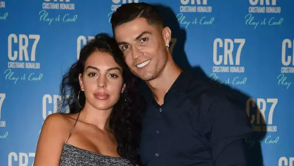 Cristiano Ronaldo y Georgina Rodriguez anunciaron la muerte de su bebé. (Georgina Rodriguez y el futbolista Cristiano Ronaldo posan para una foto). 