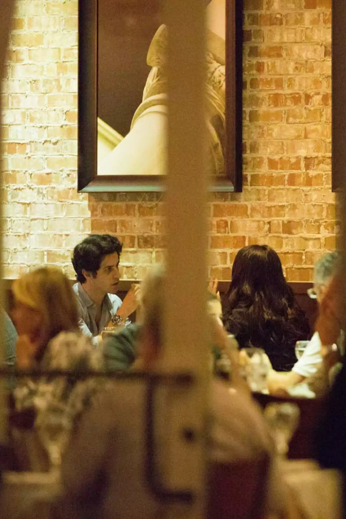 Fuentes aseguran que son solo amigos al igual que su salida a cenar. Pero esto no descarta la posibilidad de una posible relación en el futuro. ¿Será?