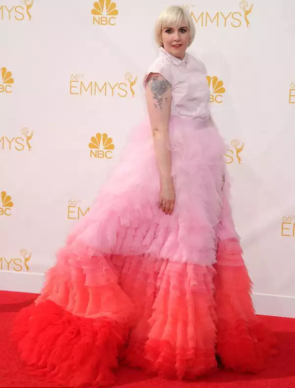 Lena Dunham y su particular estilo no pasaron desapercibidos en los Emmys.