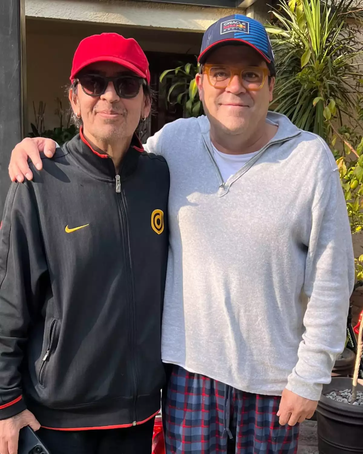 Con profunda tristeza me entero q hoy mi hermano del alma, mi amigo, compañero de trabajo de tantos años, mi cómplice, se dice q los amigos se cuentan con los dedos de una mano, el será siempre uno de ellos.jpg