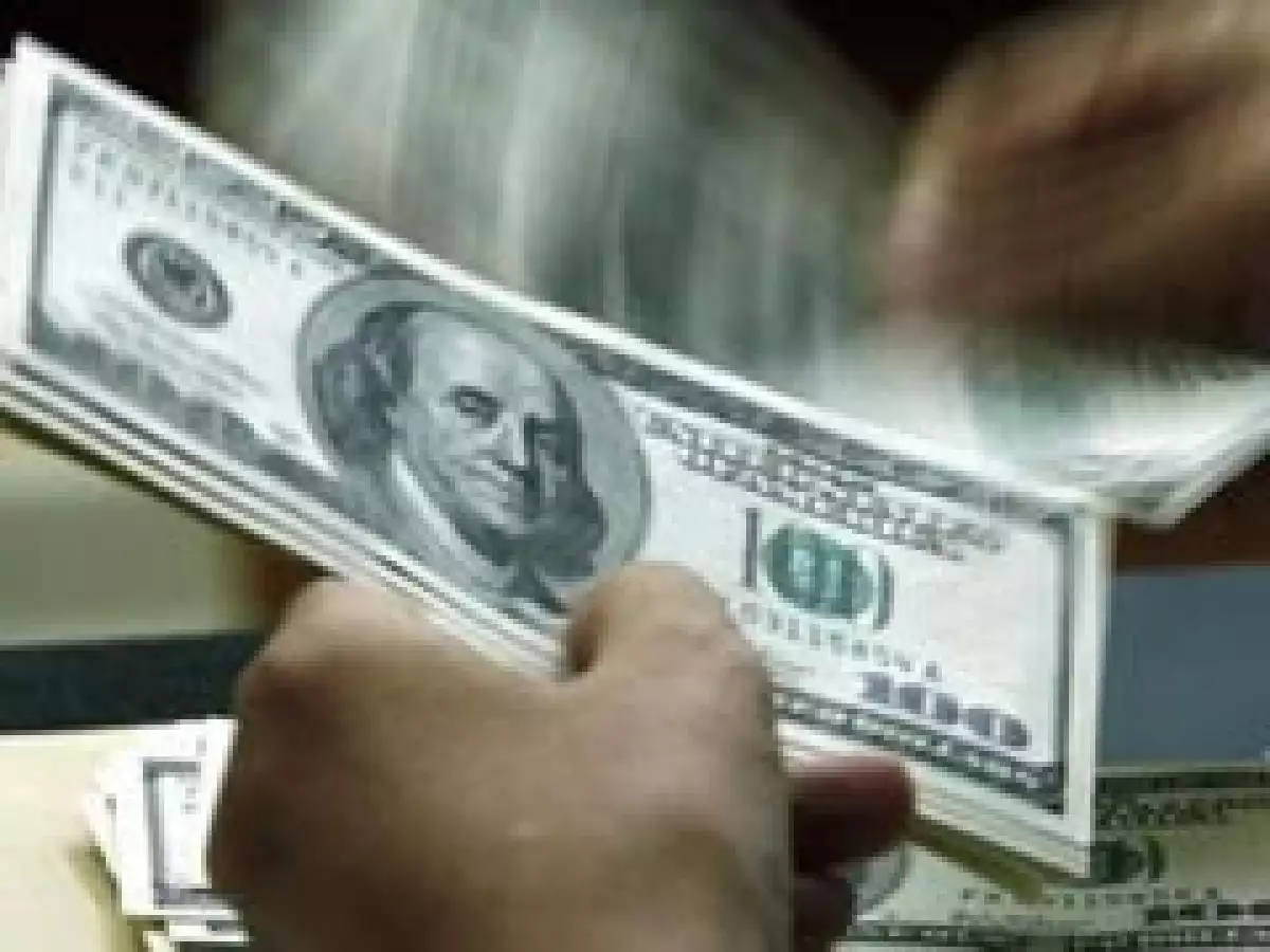 El tipo de cambio volvió a operar por arriba de los 14 pesos. (Archivo)