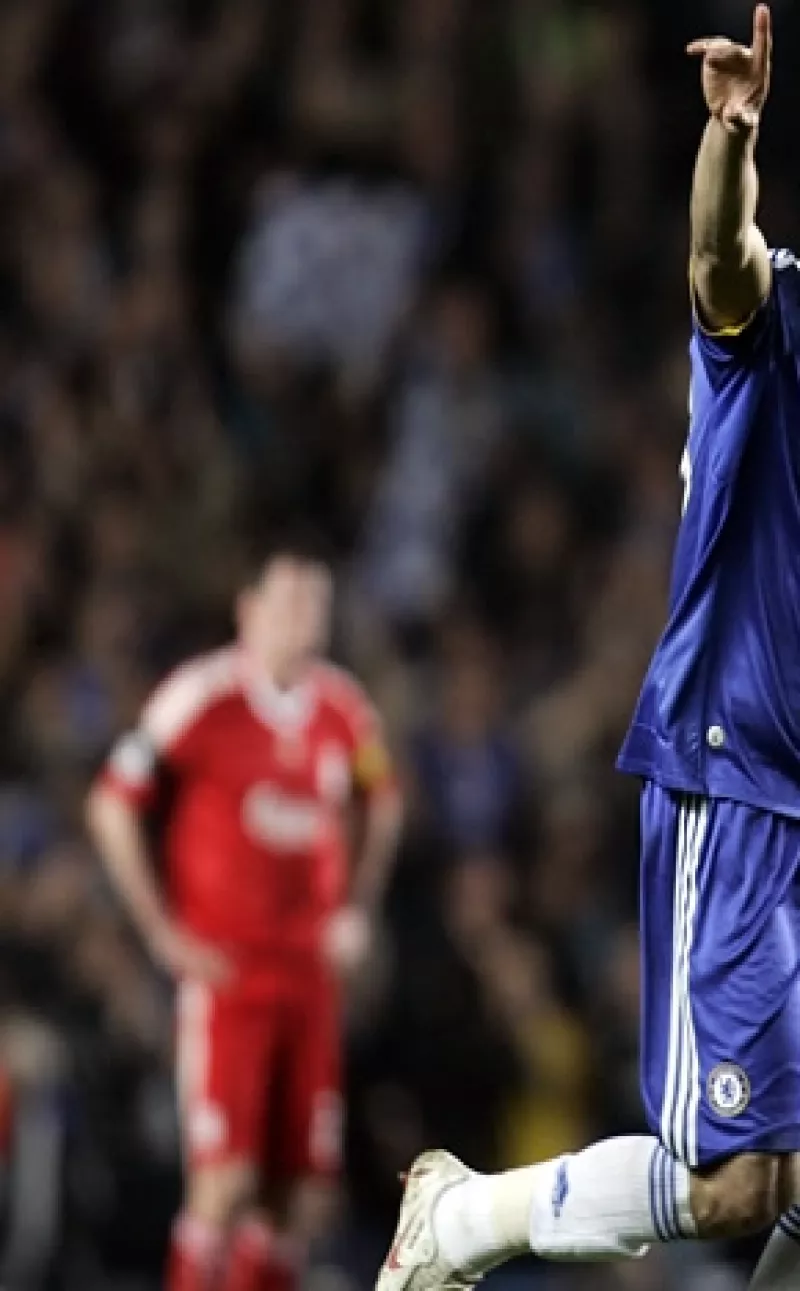 El cantante, quien se encuentra postulado para un Latin Grammy, dijo en entrevista que estudió música desde los cinco años pero que su niñez fue estable.