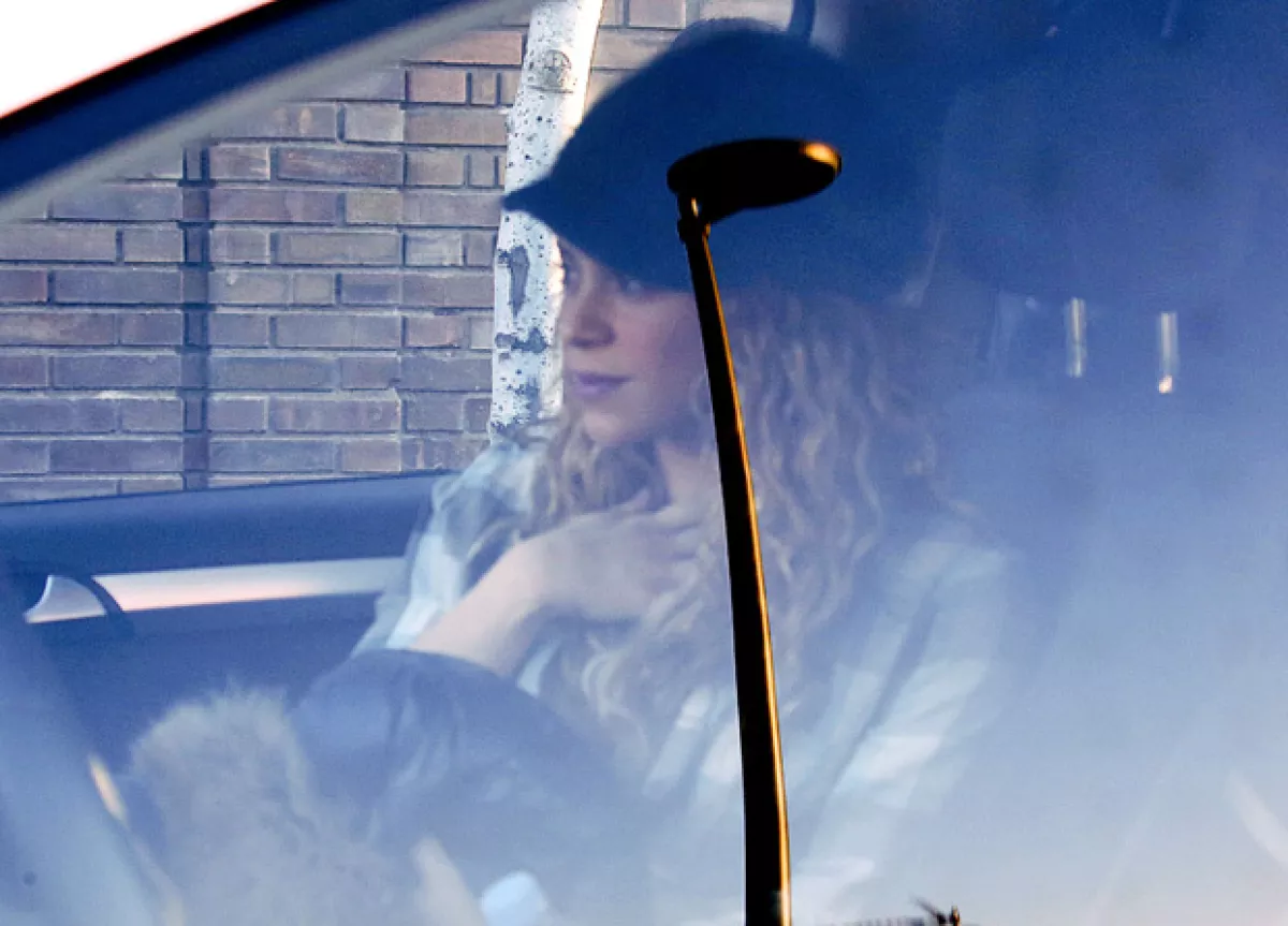 La colombiana tenía un semblante tranquilo y relajado a bordo de su coche.