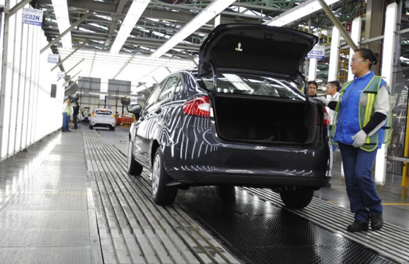 El sector automotriz emplea a 17.9% del total de mujeres ocupadas a nivel nacional.
