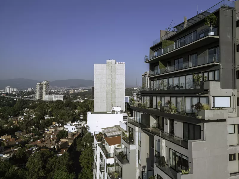 ¿A cuántos salarios equivale comprar un departamento en CDMX?