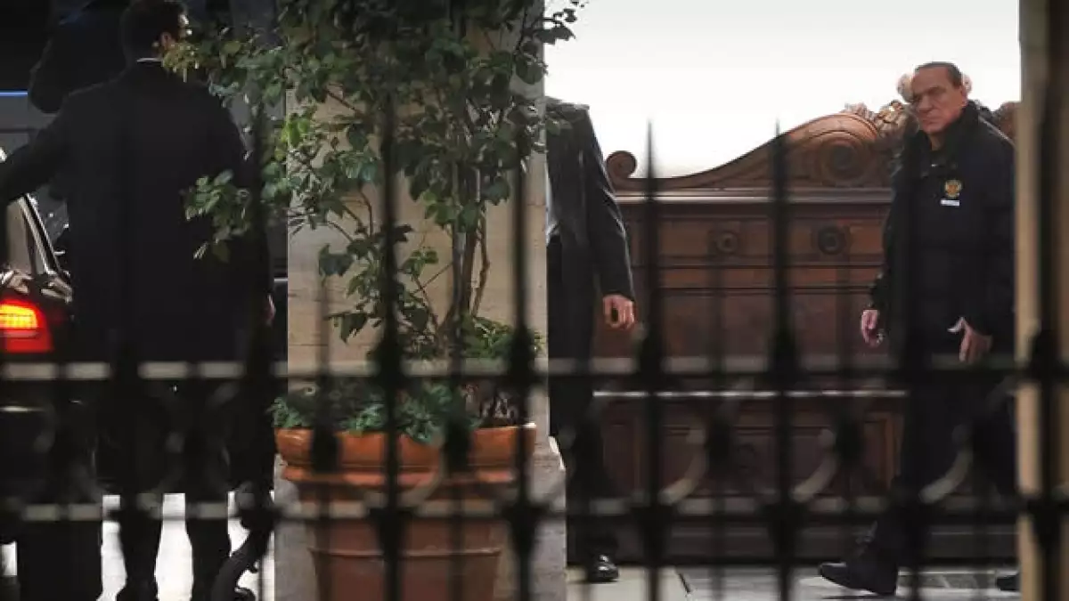 silvio berlusconi deja su casa en roma
