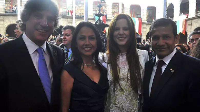 (De izquierda a derecha) El vicepresidente de Argentina, Amado Boudou, la Primera Dama de Perú, Nadine Heredia, la pareja del argentino, Agustina Kampfer, y el presidente peruano Ollanata Humala.