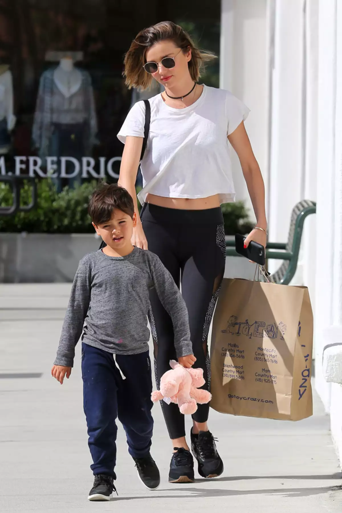 Los últimos meses el hijo de la modelo y el actor había estado fuera del radar. Ahora luce ya más alto y sus facciones han cambiado.