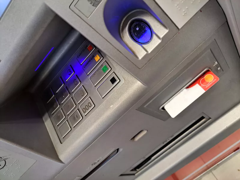 Dónde retirar dinero sin comisiones