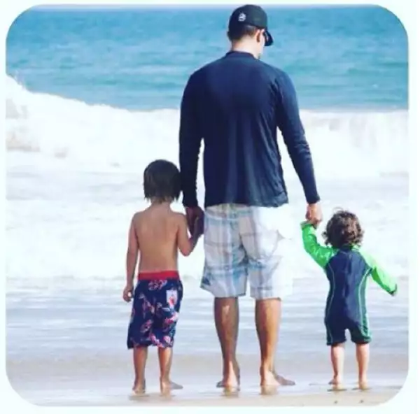 Pocas son las ocasiones en las que vemos al actor tan conmovido durante una salida con sus hijos.