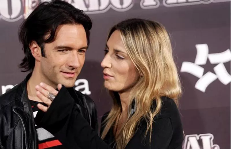 Luego de ocho años de matrimonio y una separación de común acuerdo, el músico y la conductora reconstruyen su futuro. Los dos comparten la custodia de sus hijos y ahora tienen nuevas parejas.