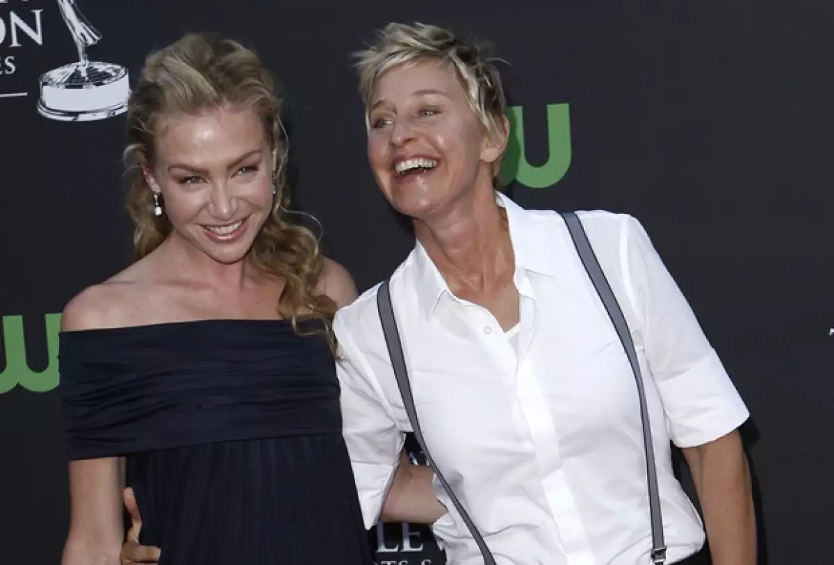 Ellen y Portia se conocieron en un shooting hace 10 años, y cuentan que hubo química instantánea, aunque ninguna de ellas hizo nada en el momento.
