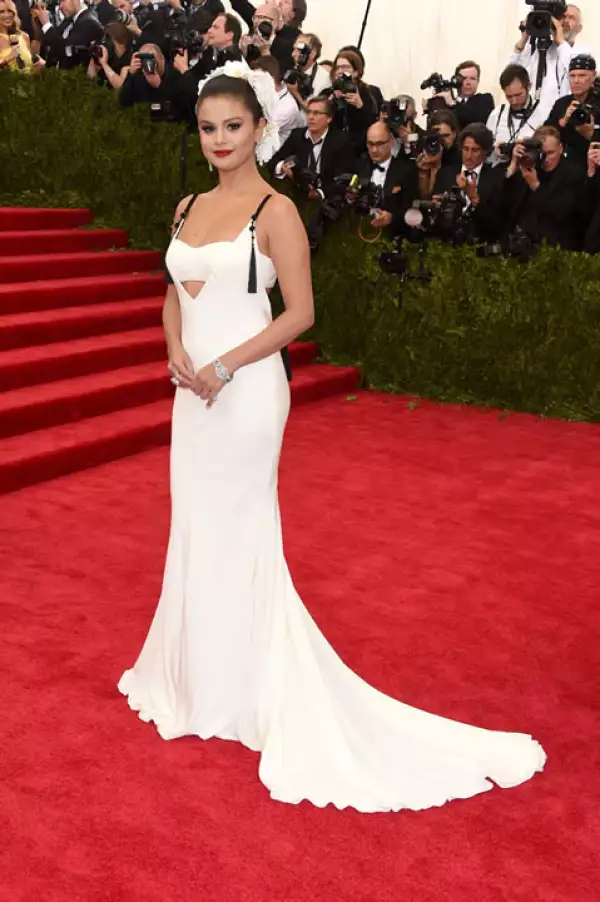 Selena Gomez en Vera Wang.