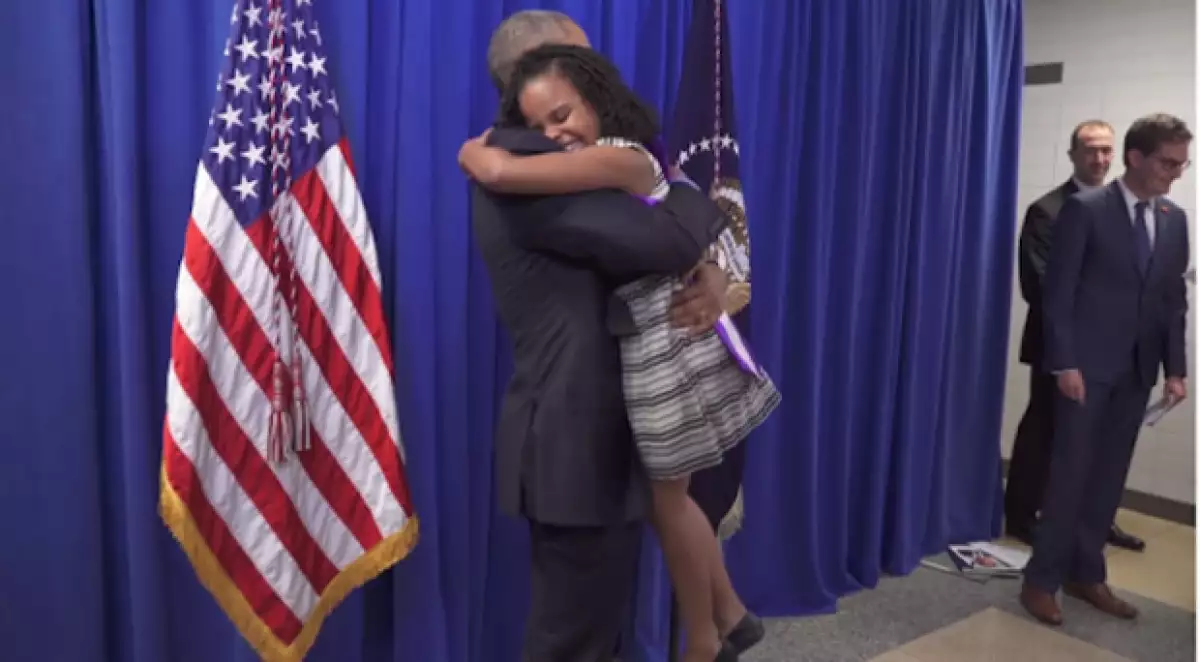 Las diferentes reacciones que tuvo esta niña al conocer al presidente Obama y al candidato republicano Donald Trump están siendo sensación en redes sociales.