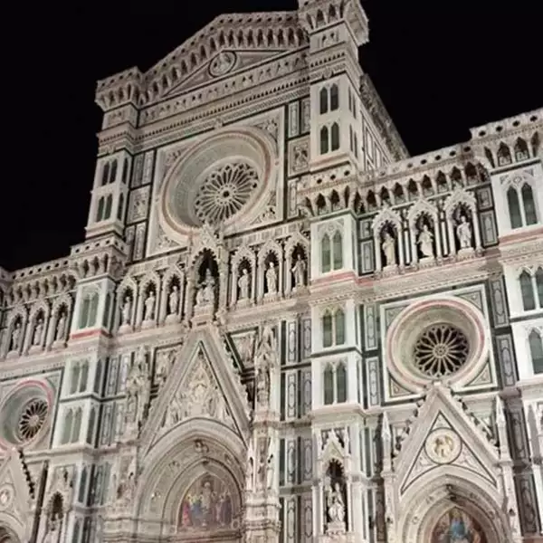 La cantante ha compartido algunas imágenes de su recorrido por ciudades de Italia como Florencia y Venecia.