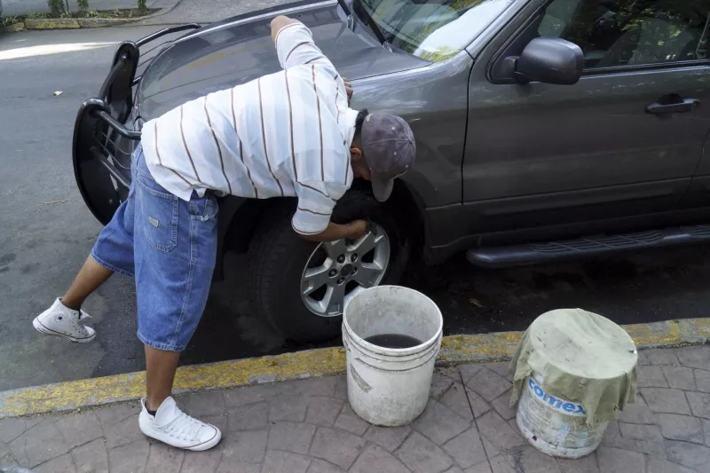 Durante los próximos tres meses, los automóviles no circularán al menos un día a la semana.