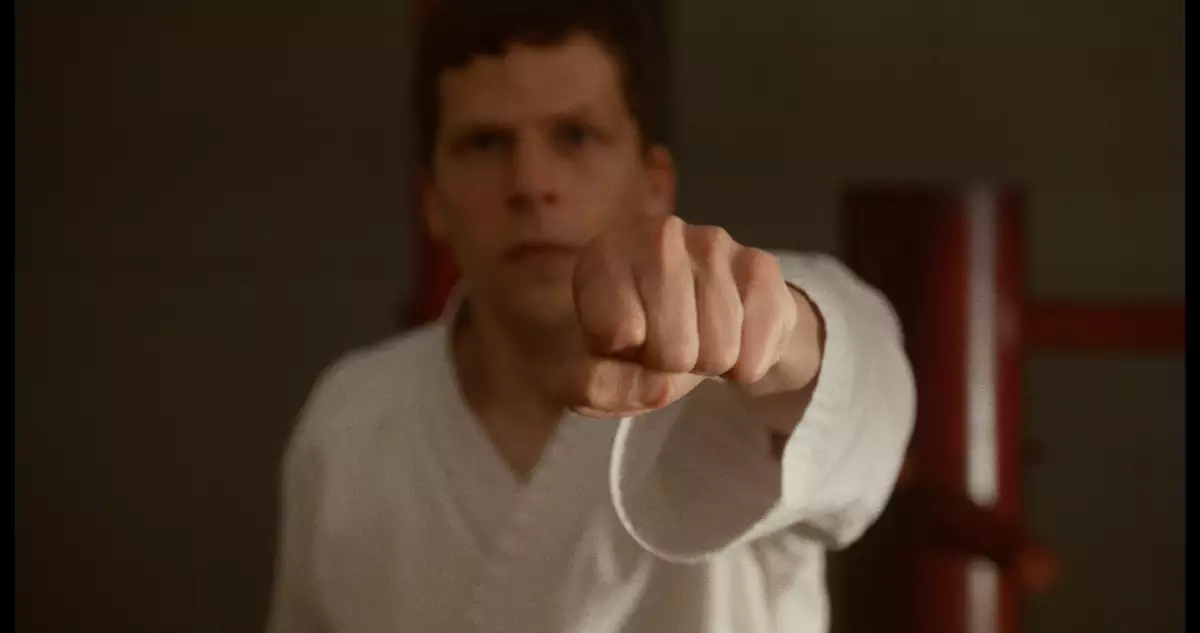 El Arte de Defenderse con Jesse Eisenberg