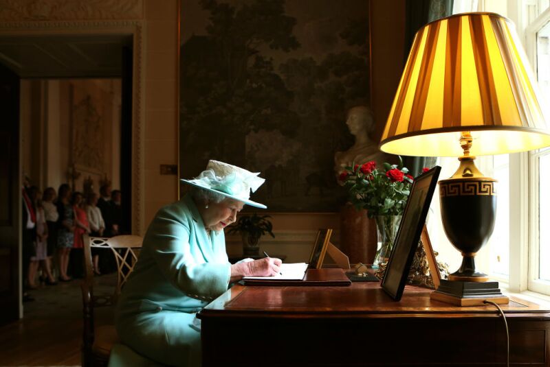 Reina Isabel II