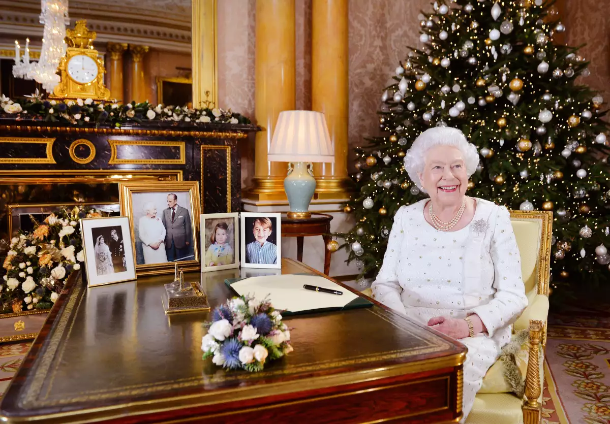 La primera navidad que Lady Di pasó en la familia no tenía ni idea de esta tradición. 