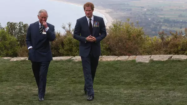 Rey Carlos III y príncipe Harry