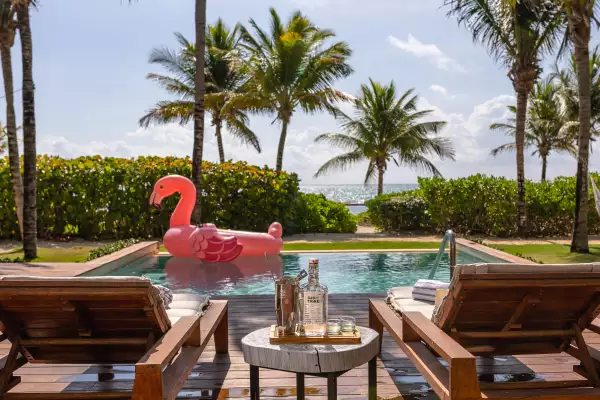 La Tiger Suite tiene acceso directo a la playa, pero también tiene una piscina privada para sus huéspedes.