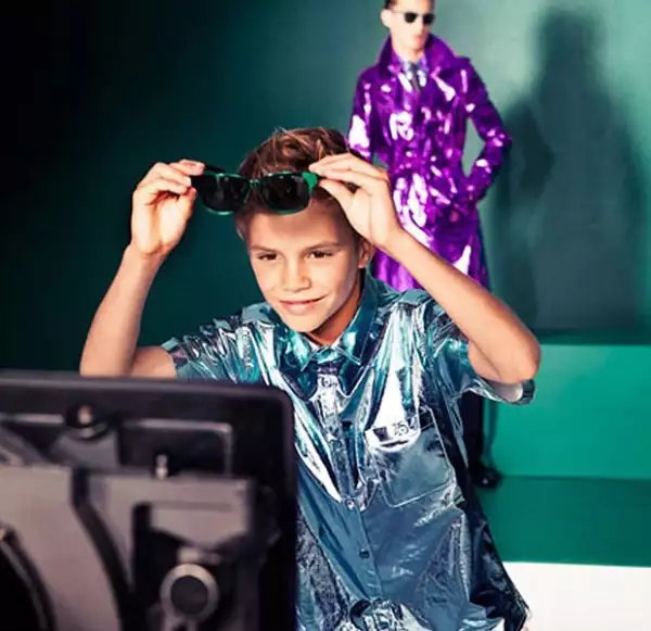 Romeo sigue los pasos fashionistas de su madre Victoria.