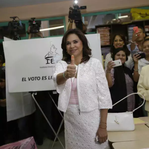 Al emitir su voto, la candidata del PRI a gobernadora en Puebla, Blanca Alcalá Ruiz dijo no confiar en el órgano electoral local al considerar que no ha acreditado imparcialidad.