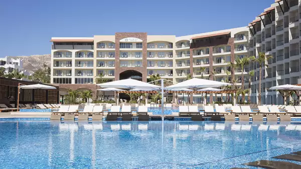 Más hoteles.