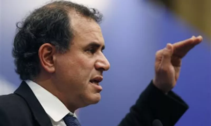 Roubini dijo que la Fed podría fijar el bono del Tesoro estadounidense al 1%. (Foto: AP)