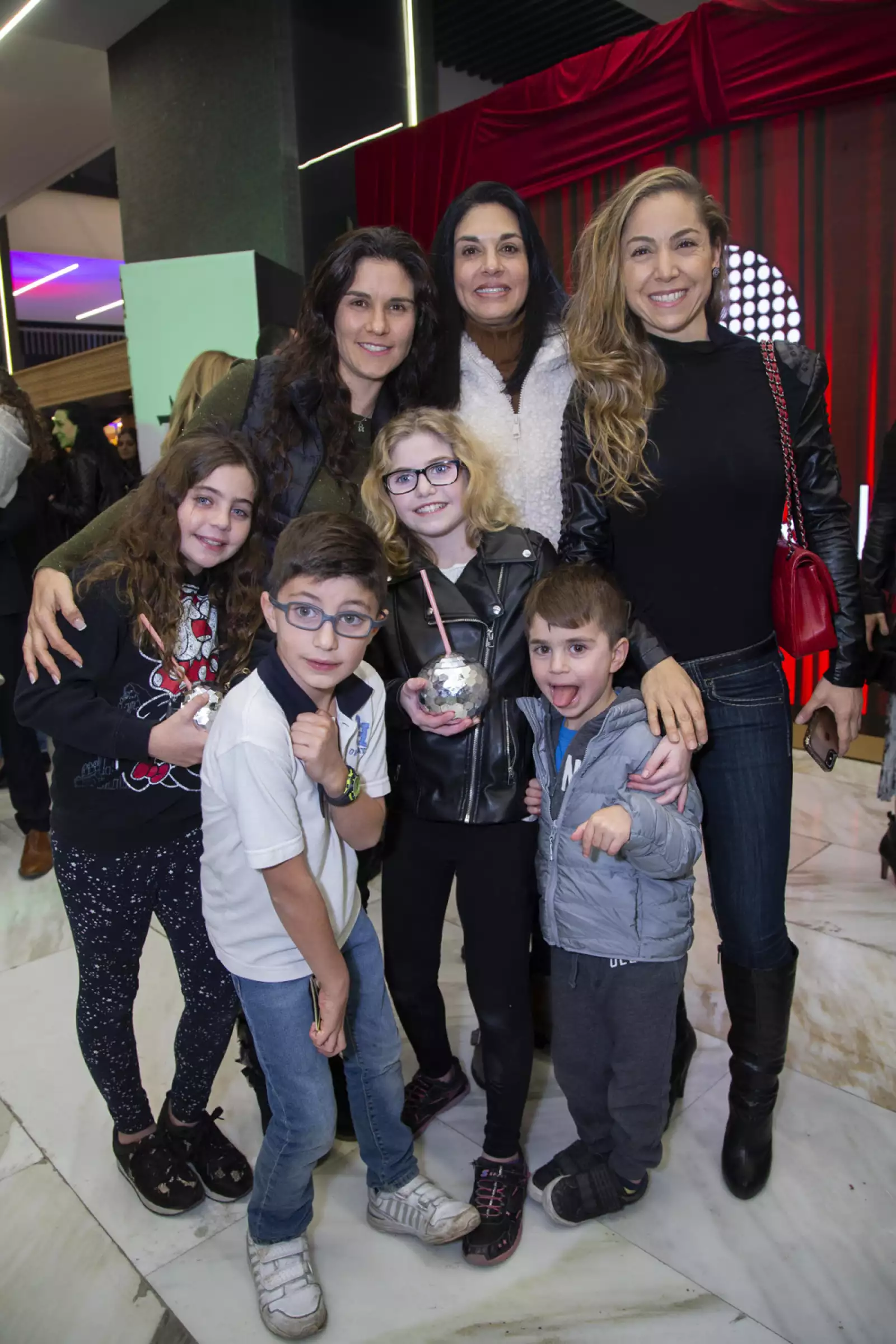 Lynda Tuachi, Nitza Shamosh Rebeca Sutton, Nitza Tuachi, Raquel Tuachi, Abraham Tuachi, Isaac Tuachi
