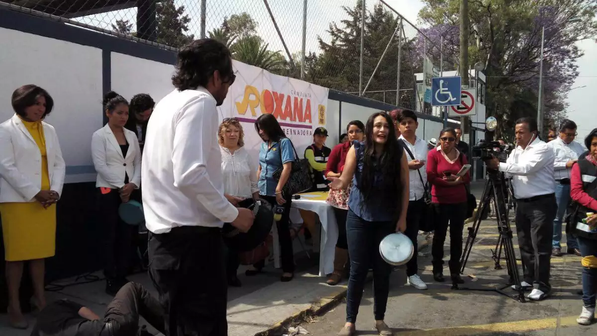 El equipo de la candidata fingió un robo frente a las oficinas de la dependencia. 