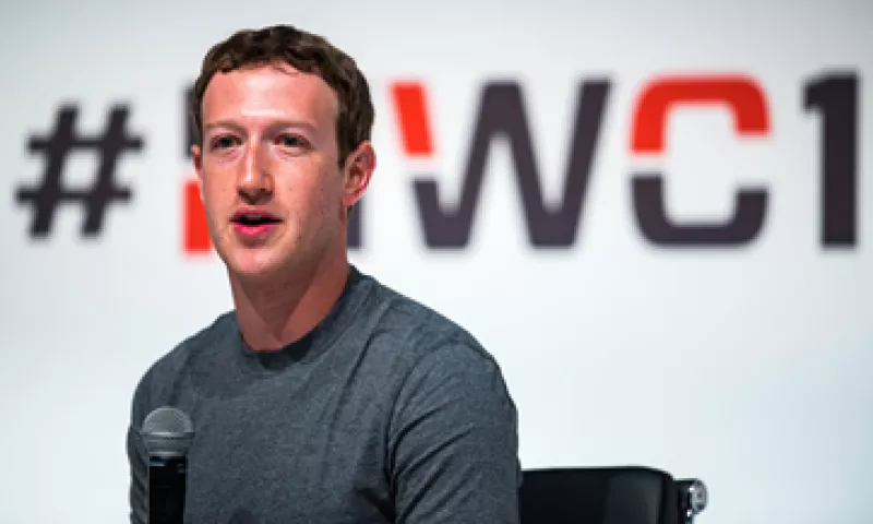 Zuckerberg y su esposa buscan mejorar las condiciones de una comunidad por medio de la educación y el cuidado de la salud (Foto: Getty Images/Archivo)