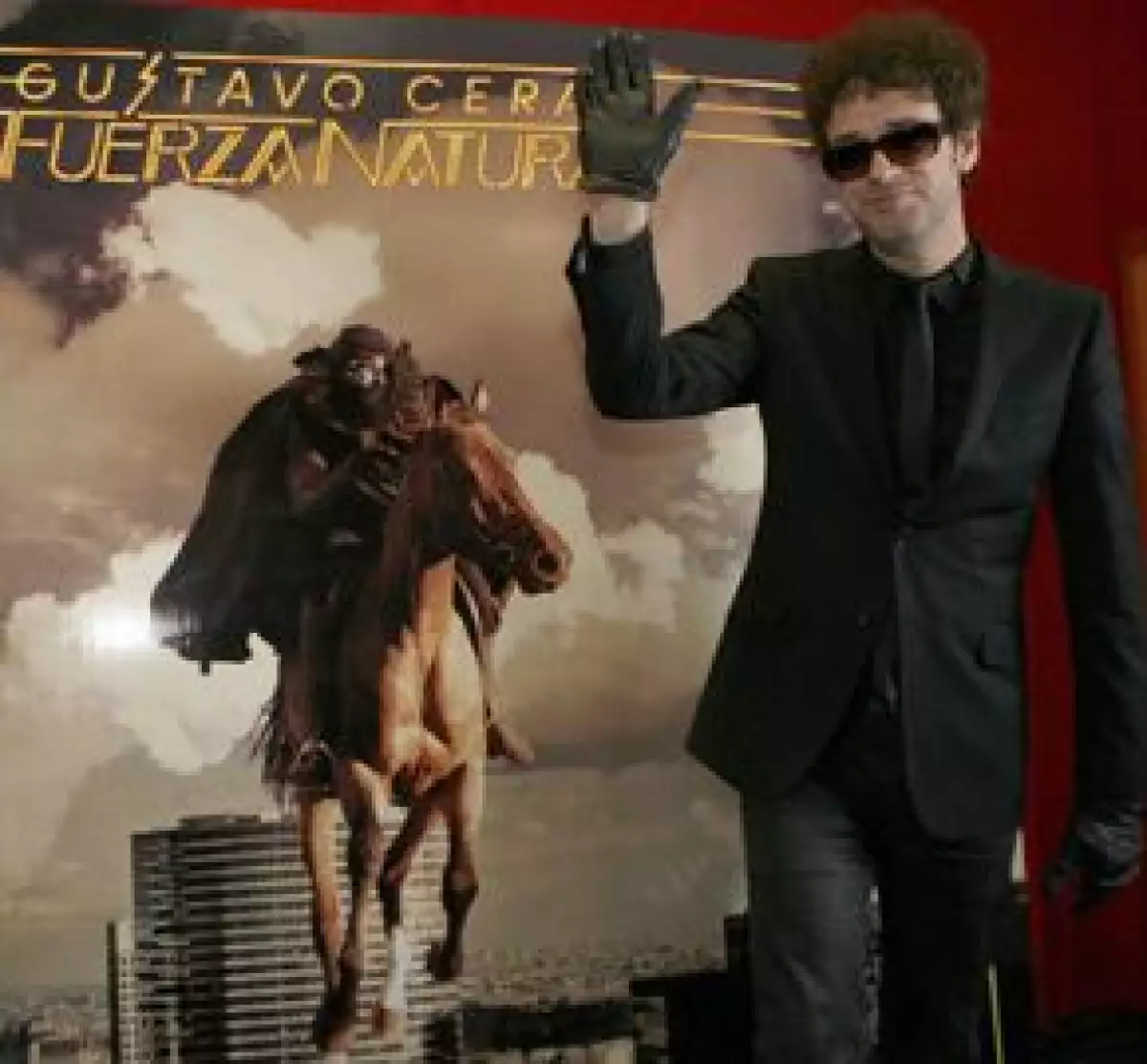 Su nuevo material discográfico ya recibió un Disco de Oro por ventas anticipadas, hecho que lo tiene contento.