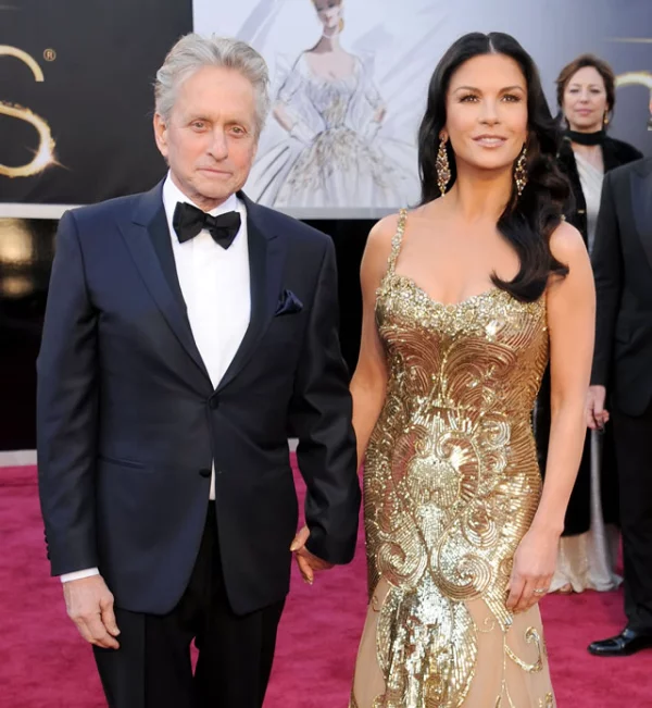 Catherine Zeta-Jones ha sido una esposa fiel y comprensiva, con 43 años de edad, ella y su pareja Michael Douglas de 68, son toda una institución en Hollywood.
