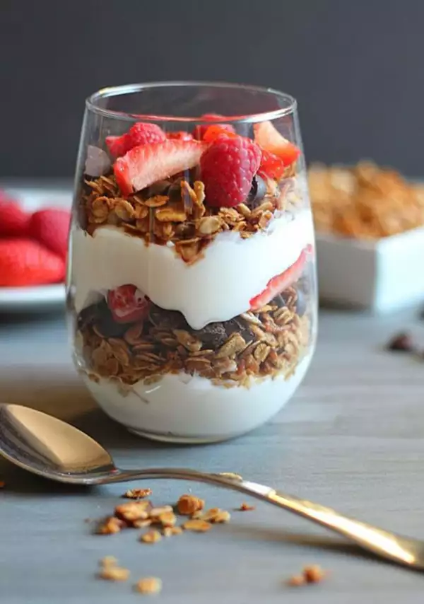 Puedes combinarlo con granola y tus frutas favoritas.