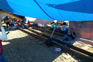 bloqueo de la cnte en michoacan enero 24 vias ferrocarril